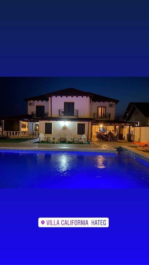 Villa California Haţeg Екстериор снимка