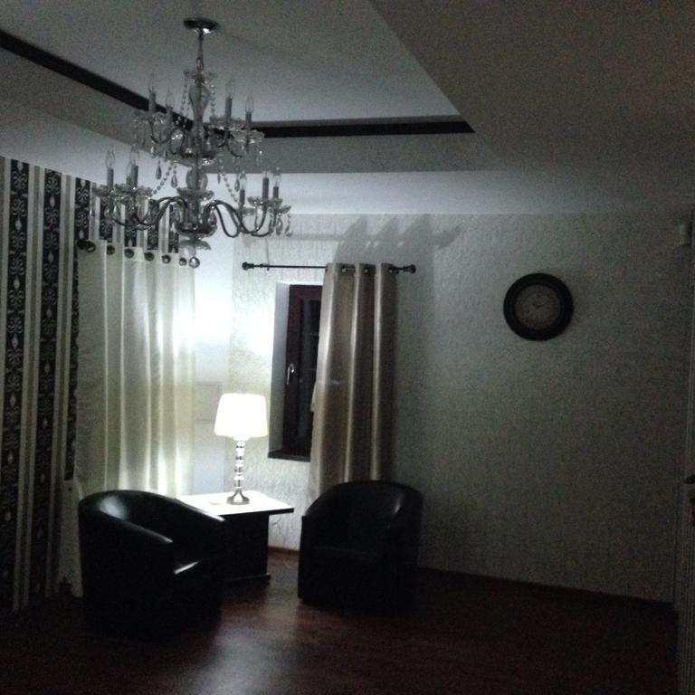 Villa California Haţeg Екстериор снимка