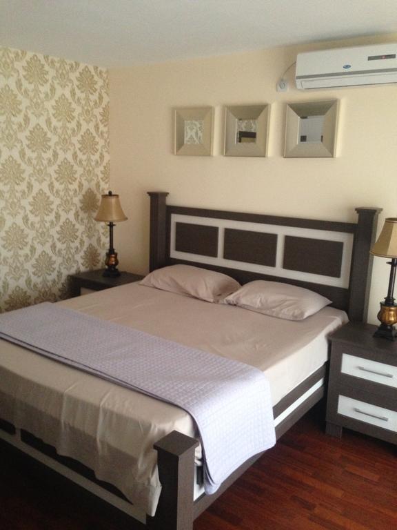 Villa California Haţeg Екстериор снимка